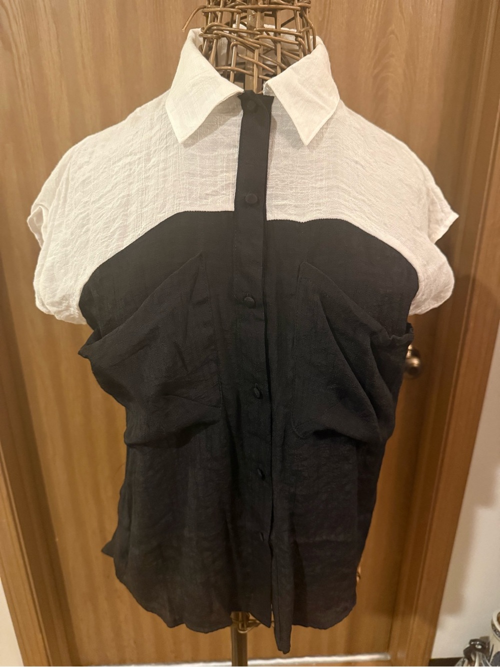 TOXIK3 Black White Colorblock Button Front Blouse Top Size Small Avant Garde